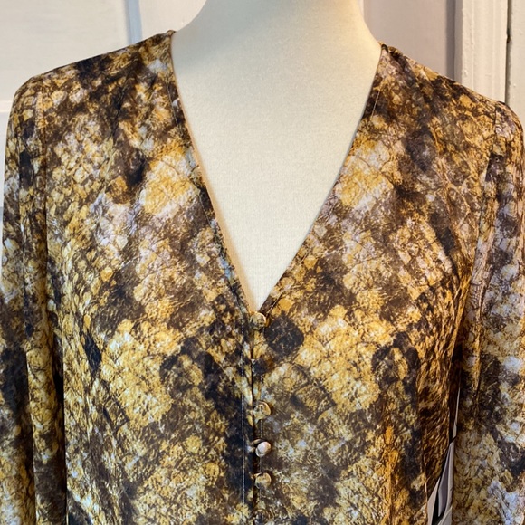 NWT Guess Octane Snake Print Top, Size S - Picture 9 of 15